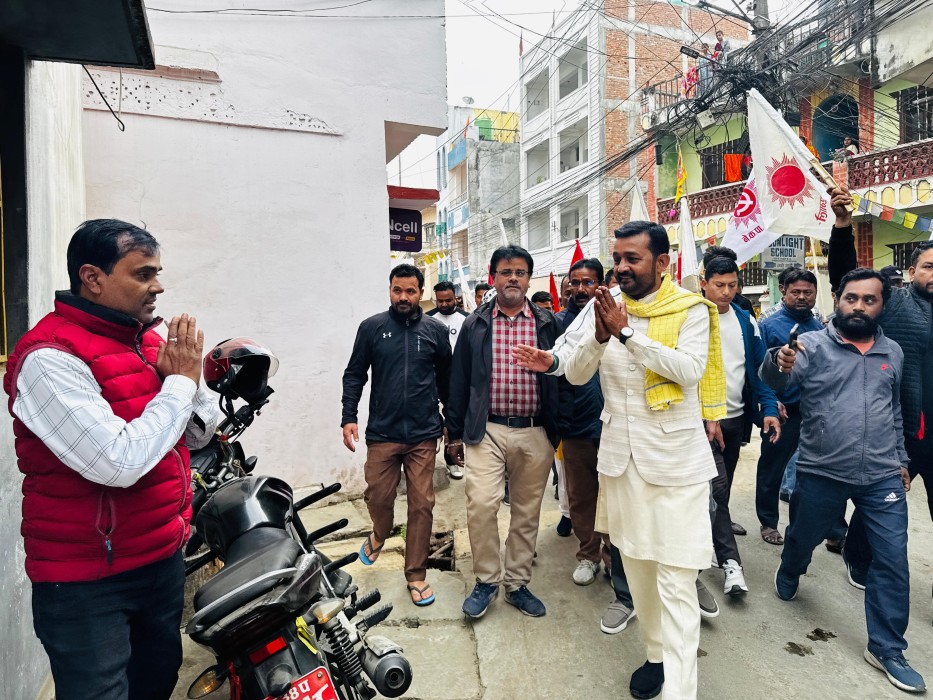 प्रदीप यादवद्वारा वीरगञ्जका वडा नं. ४ र ५ मा घरदैलो