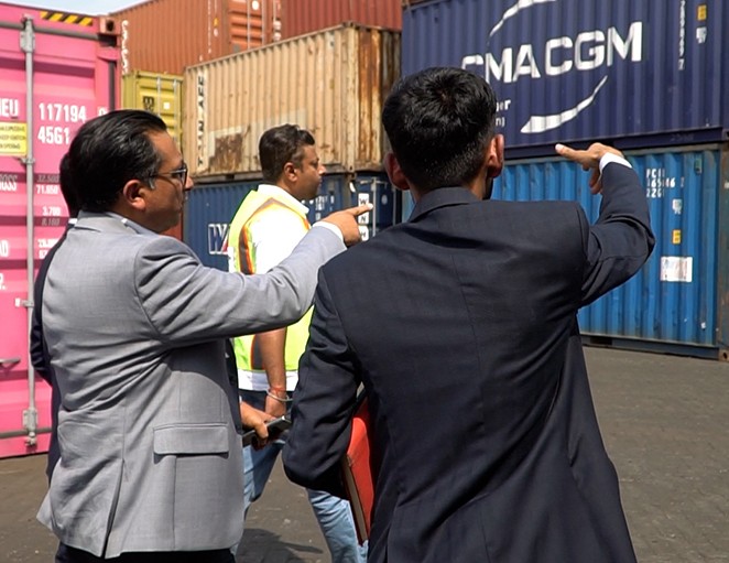 अर्थमन्त्री डा. वाग्लेद्वारा वीरगन्ज भन्सार कार्यालयको निरीक्षण