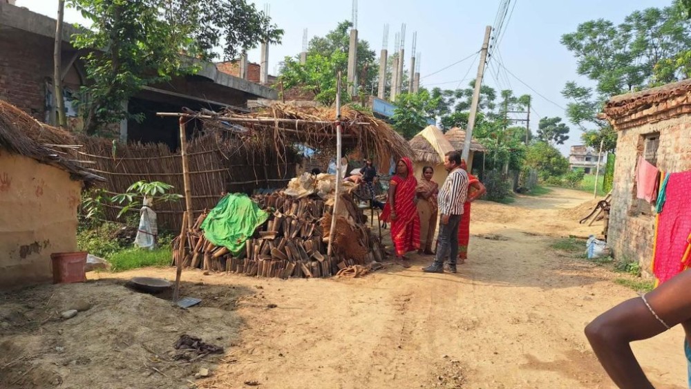 पर्साका दलित बस्तीका मतदाताहरू भन्छन्: चुनाव आउँछ, जान्छ, तर हाम्रो जीवन कहिले बदलिन्छ ?