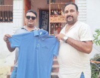 युवा नेता दुबेले गरे प्रेस जनमतलाइ टि-सर्ट बितरण