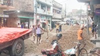 मुख्य सडक वडाध्यक्षकै कब्जामा: सवारी आवागमनमा अवरोध, स्थानीय आक्रोशित