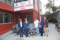पर्यटन व्यवसायी शर्माद्धारा जिल्ला प्रशासन कार्यालय काठमाडौँलाई २५ थान कुर्ची सहयोग
