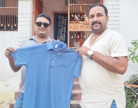 युवा नेता दुबेले गरे प्रेस जनमतलाइ टि-सर्ट बितरण