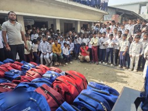 प्रसौनीमा २२९ जना विद्यार्थीलाई ब्याग तथा शैक्षिक समाग्री वितरण