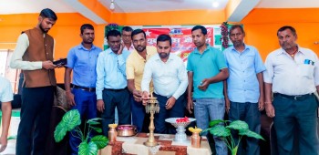युवा संघ पर्साले स्थापना दिवसको अवसरमा मानव सेवा आश्रममा आश्रितलाई खाना खुवायो