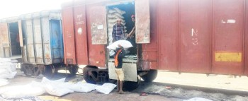 वीरगन्ज नाकाबाट भित्रिन थाल्यो ‘जीटूजी’ को युरिया मल