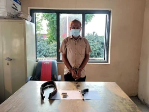 भाईमाथि बन्दुक ताकेर हान्न खोज्ने दाई हतियारसहित पक्राउ